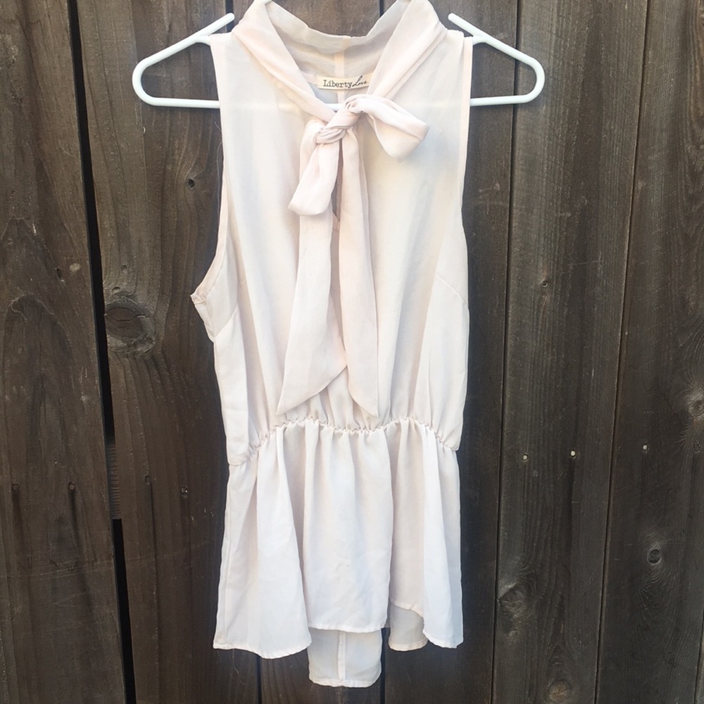 Sheer sleeveless pale light pink top size M